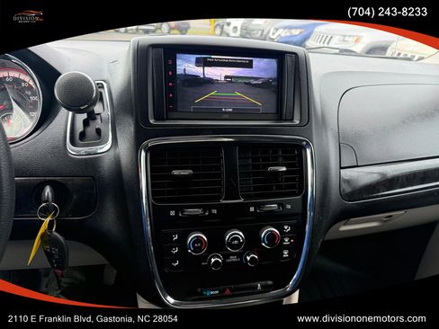 Used 2016 Dodge Grand Caravan SXT FWD image 20