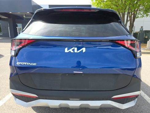 Used 2024 Kia Sportage EX image 4