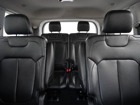 Used 2023 Jeep Grand Cherokee L Limited w/ Black Appearance Package AWD/4WD image 33