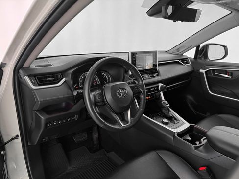 Used 2020 Toyota RAV4 Limited image 16