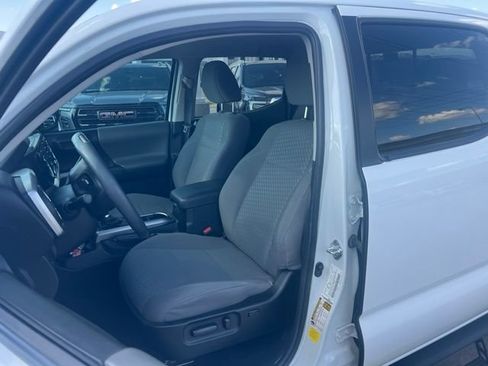 Used 2021 Toyota Tacoma SR5 RWD image 7