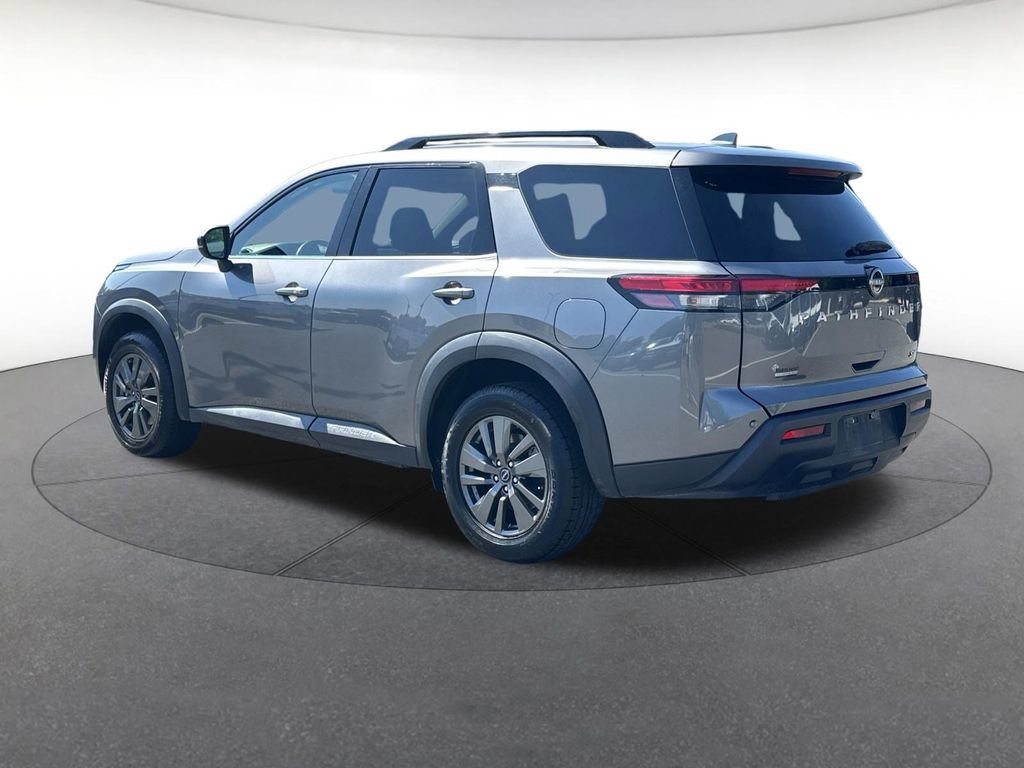 Used 2024 Nissan Pathfinder SV FWD image 3