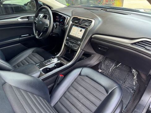 Used 2017 Ford Fusion SE w/ Equipment Group 201A FWD image 22