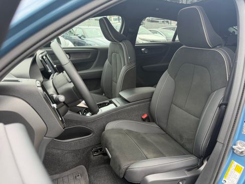 Used 2023 Volvo C40 P8 Recharge Plus w/ Protection Package Premier AWD/4WD image 17