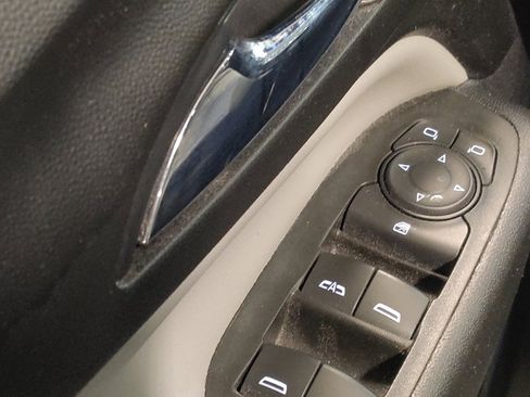 Used 2021 Chevrolet Equinox LS image 27