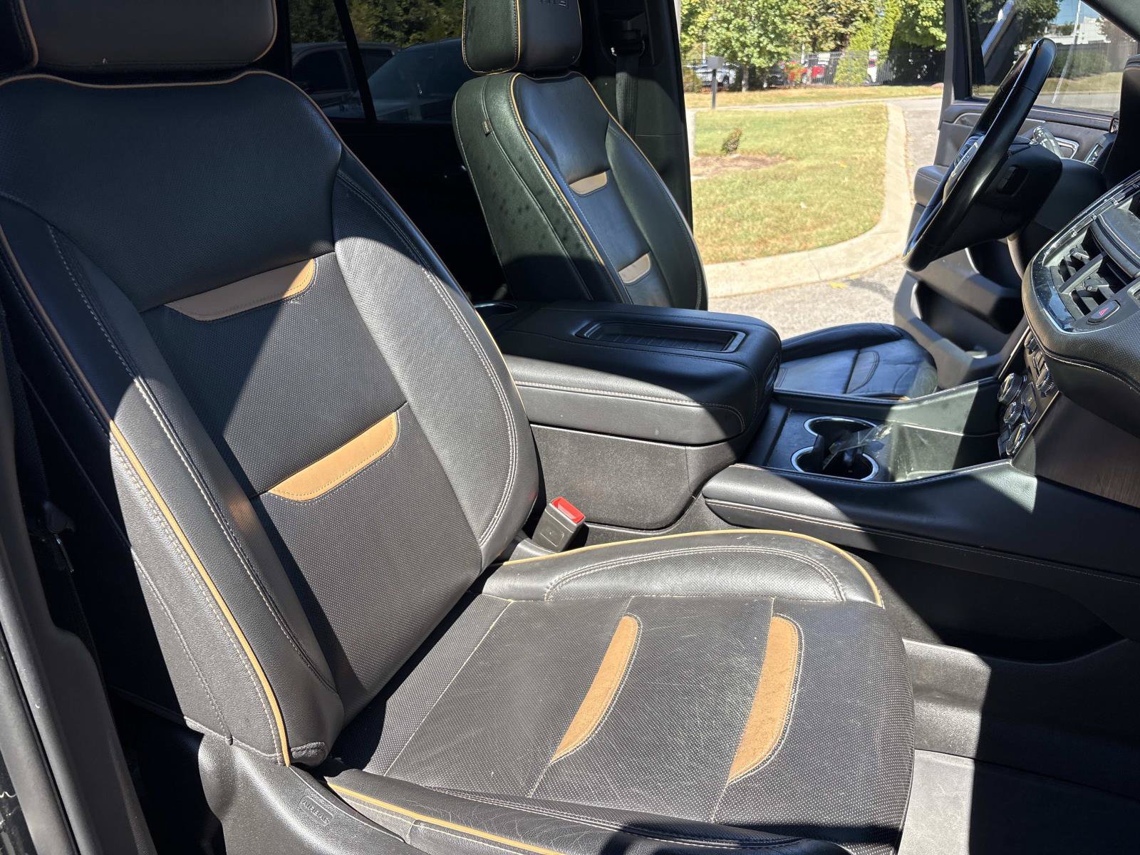 Used 2023 GMC Yukon AT4 w/ Technology Package AWD/4WD image 32