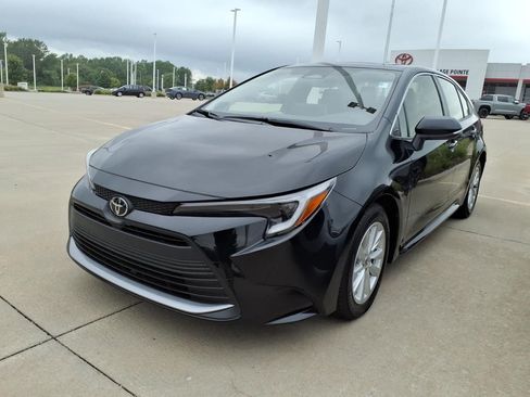 Used 2026 Toyota Corolla XLE FWD image 1