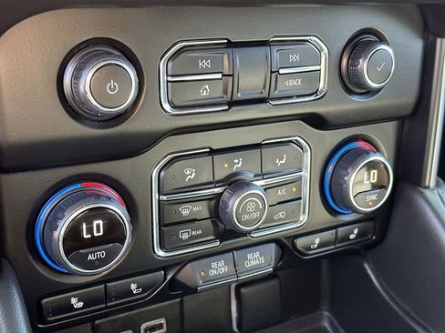 Used 2024 Chevrolet Suburban LT image 38