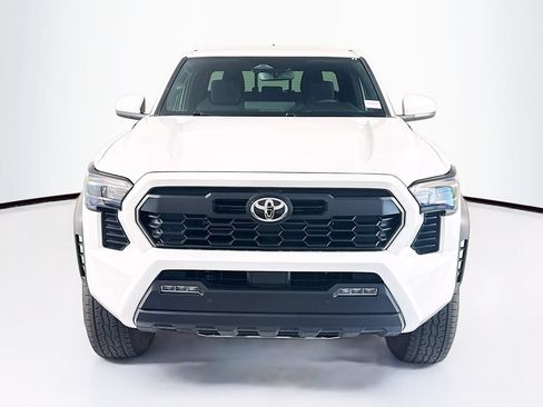 Used 2025 Toyota Tacoma Limited AWD/4WD image 2