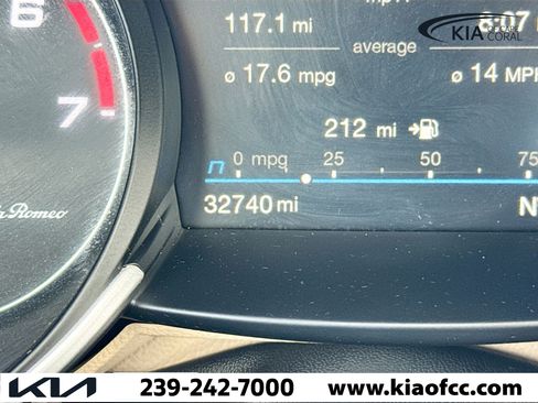 Used 2023 Alfa Romeo Giulia AWD w/ Quick Order Package 22X Lusso image 40