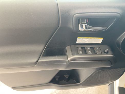 Used 2019 Toyota Tacoma TRD Off-Road AWD/4WD image 13