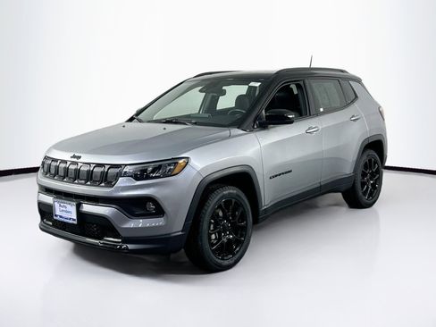 Used 2022 Jeep Compass Altitude w/ Sun and Sound Group image 1