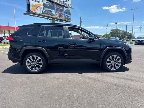 Used 2022 Toyota RAV4 XLE Premium FWD image 8
