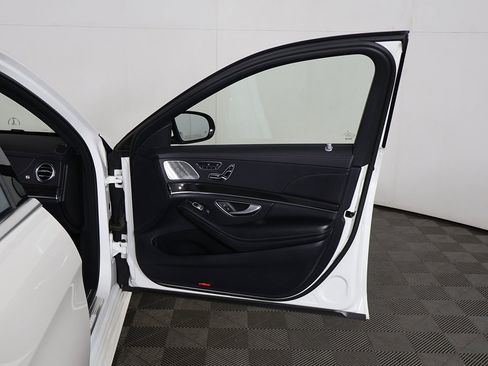 Used 2019 Mercedes-Benz S 560 4MATIC Sedan image 26