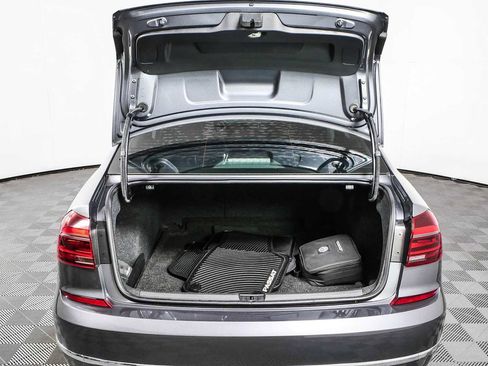 Used 2018 Volkswagen Passat 2.0T SE FWD image 29