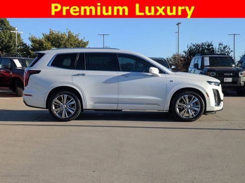 Used 2023 Cadillac XT6 Premium Luxury w/ Technology Package image 4