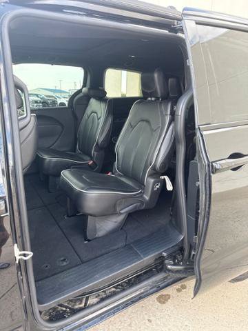 Used 2026 Chrysler Pacifica Limited w/ S Appearance Package FWD image 13