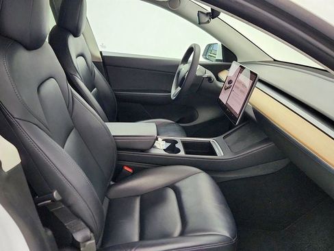 Used 2022 Tesla Model Y Long Range image 28