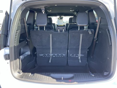 Used 2025 Chrysler Pacifica Select FWD image 9