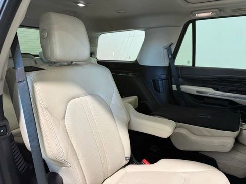 Used 2019 Ford Expedition Platinum image 34