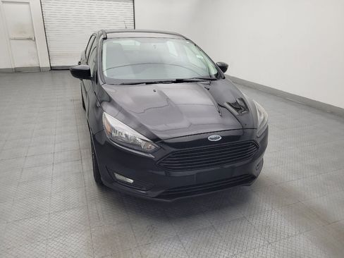 Used 2018 Ford Focus SE w/ SE Appearance Package FWD image 14