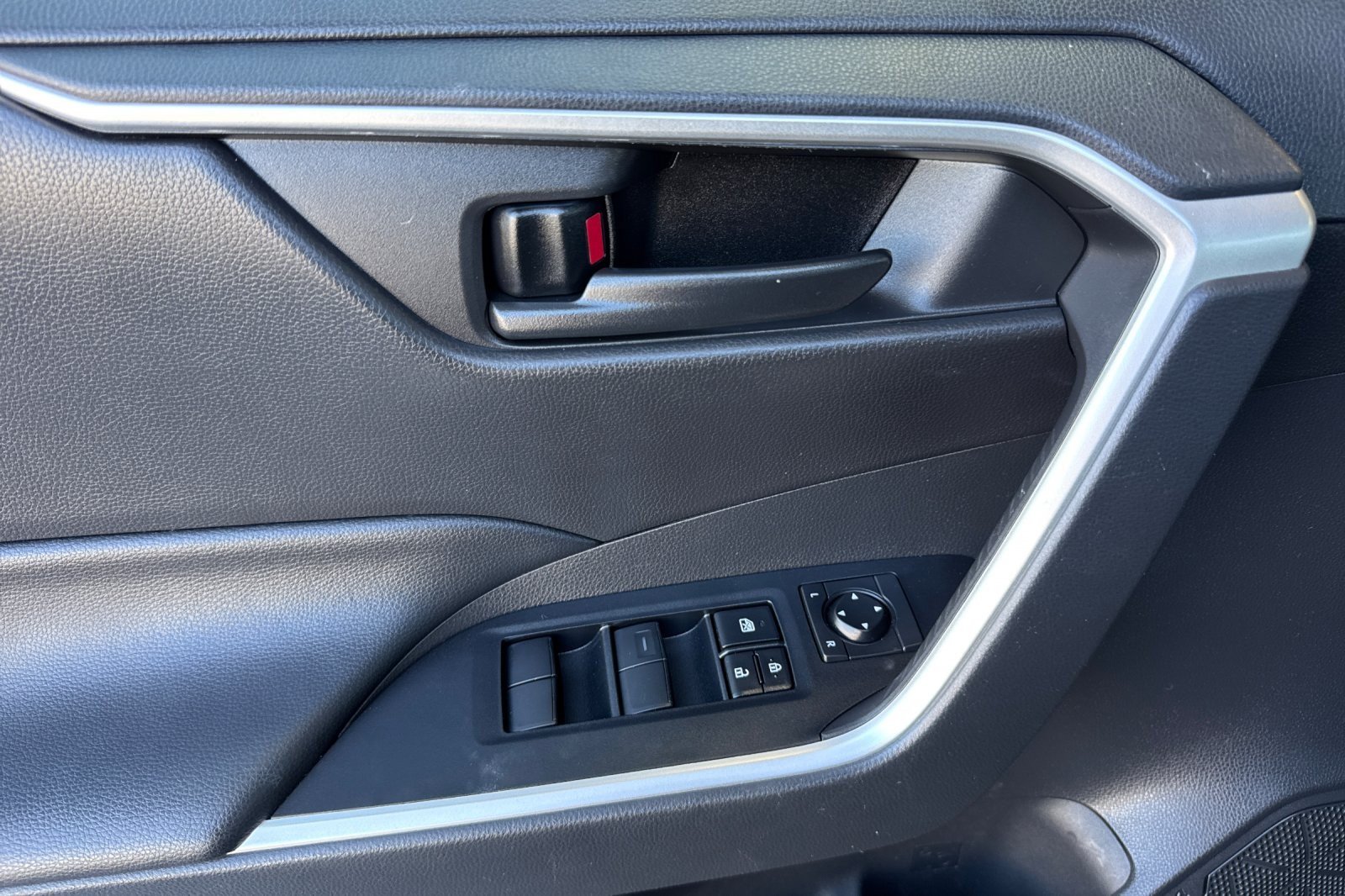 Certified 2022 Toyota RAV4 LE AWD/4WD image 10