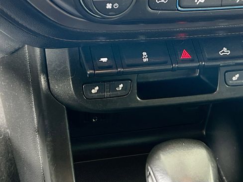 Used 2022 GMC Canyon AT4 image 19