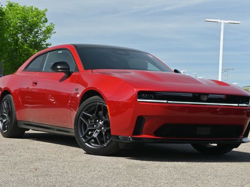 Used 2024 Dodge Charger R/T w/ Plus Group image 2