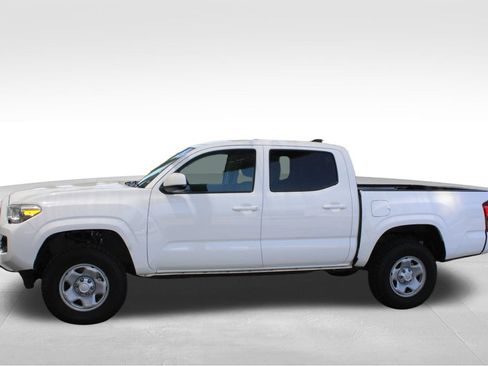 Used 2020 Toyota Tacoma SR AWD/4WD image 12