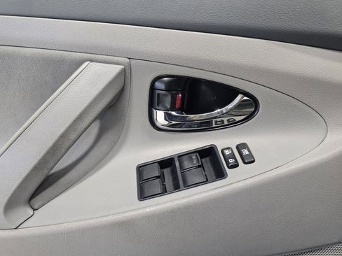 Used 2009 Toyota Camry LE image 12