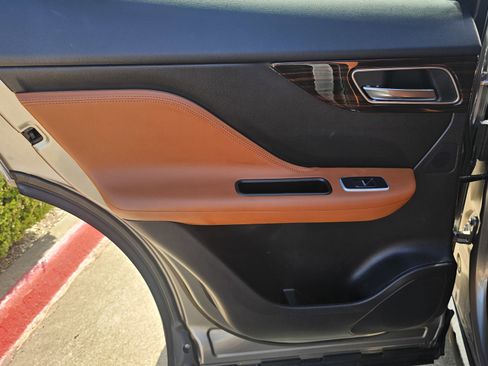 Used 2018 Jaguar F-PACE Portfolio image 23