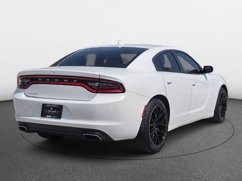 Used 2018 Dodge Charger SXT RWD image 4