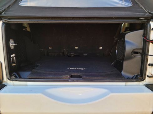 Used 2014 Jeep Wrangler Unlimited Sahara w/ Connectivity Group image 15