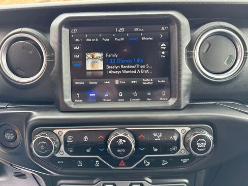 Used 2018 Jeep Wrangler Unlimited Sahara w/ Dual Top Group AWD/4WD image 16