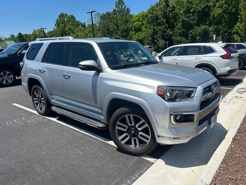 Used 2022 Toyota 4Runner Limited AWD/4WD image 4