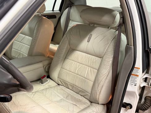 Used 2000 Lincoln Town Car Executive RWD image 35