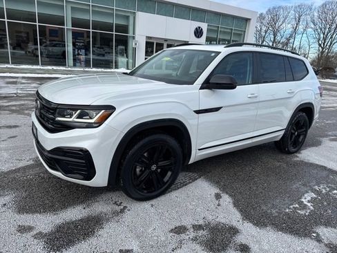 Certified 2022 Volkswagen Atlas SEL R-Line image 3