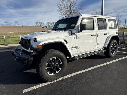 Used 2024 Jeep Wrangler Unlimited Rubicon 4xe image 5
