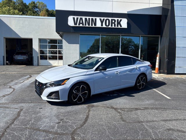 Used 2023 Nissan Altima 2.5 SR FWD image 53
