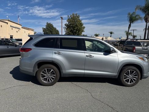 Used 2019 Toyota Highlander XLE image 8