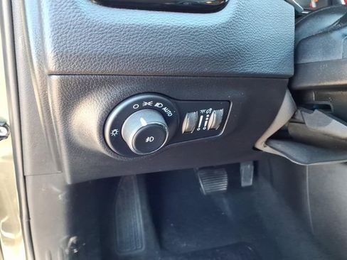 Used 2021 Jeep Compass Limited image 12