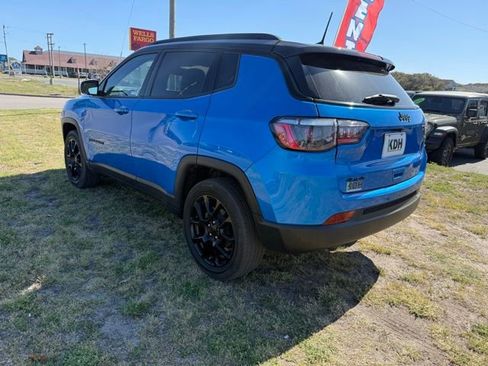 Certified 2024 Jeep Compass Latitude w/ Altitude Special Edition AWD/4WD image 5