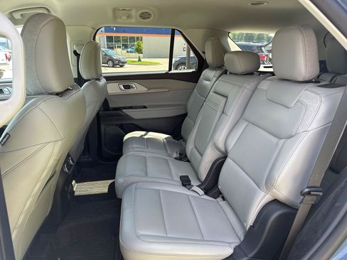 Used 2025 Ford Explorer Active w/ Active Comfort Package AWD/4WD image 7