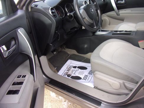 Used 2009 Nissan Rogue SL image 2