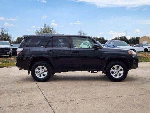 Used 2016 Toyota 4Runner SR5 AWD/4WD image 2
