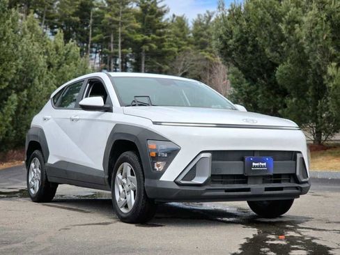 Used 2024 Hyundai Kona SE image 1