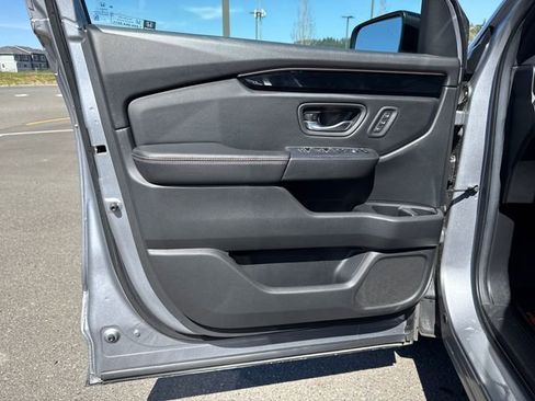 Used 2025 Honda Pilot TrailSport image 21