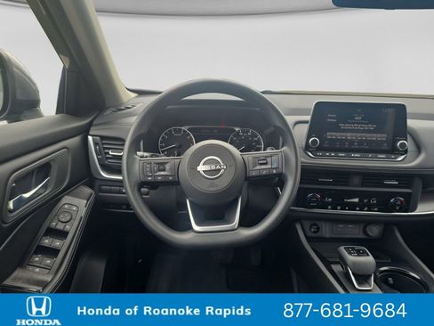 Used 2024 Nissan Rogue SV AWD/4WD image 13