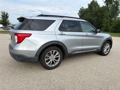 Used 2020 Ford Explorer XLT w/ Equipment Group 202A RWD image 3