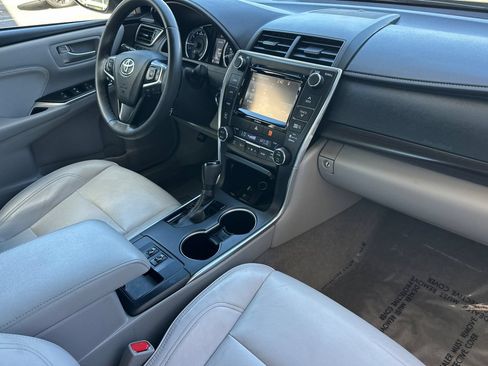 Used 2017 Toyota Camry XLE w/ Moonroof Package FWD image 16